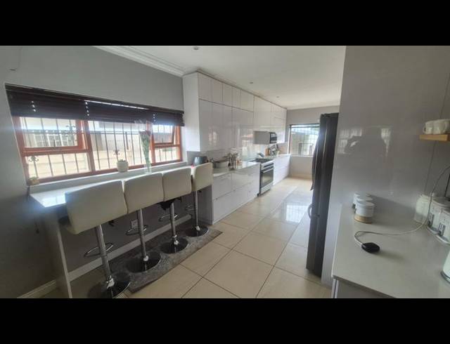 5 BEDROOM HOUSE FOR SALE IN FLORIDA